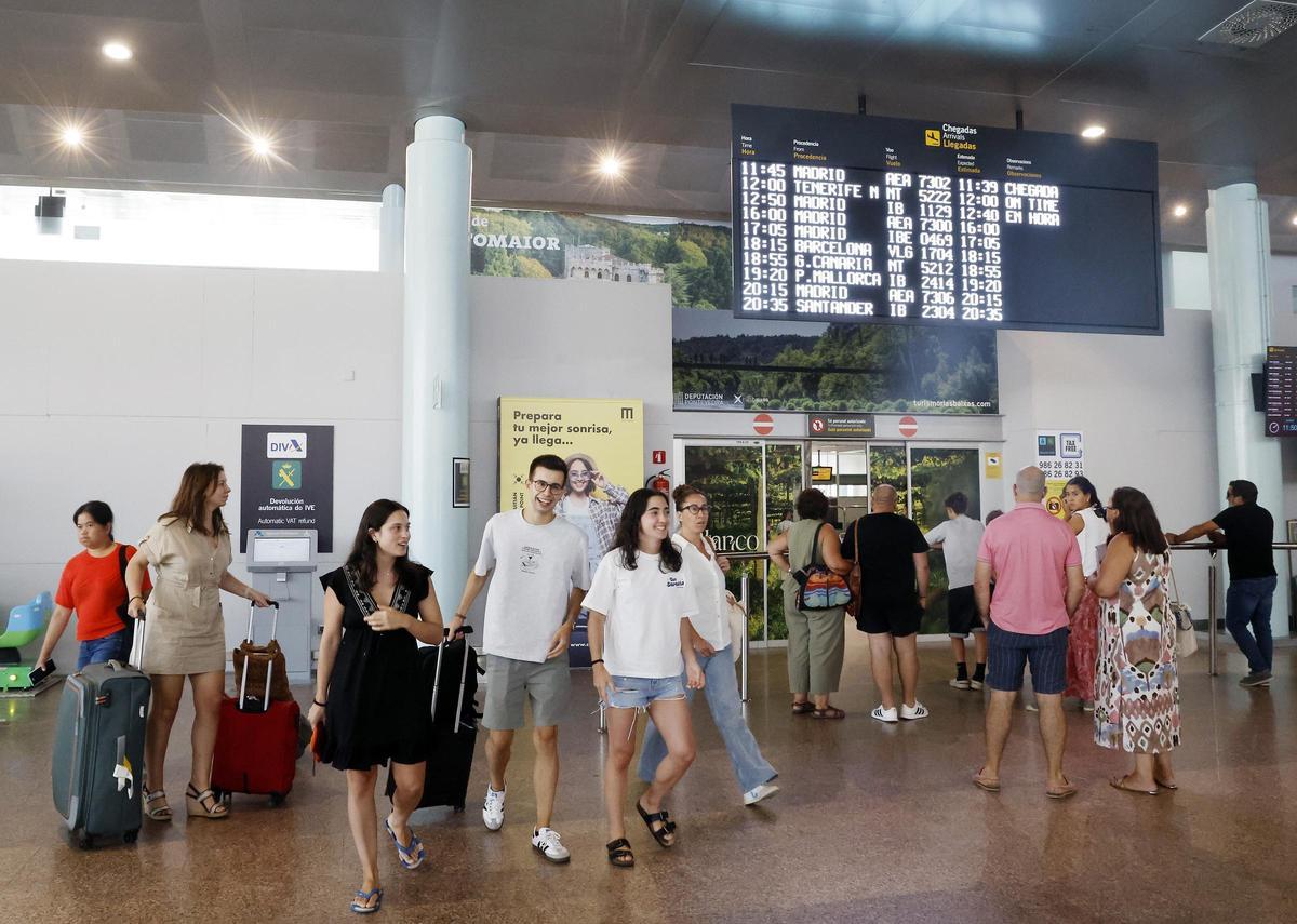 Día grande en Peinador con más de 4.500 pasajeros