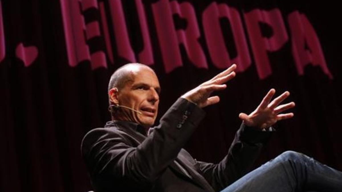 Entretenido 8 Varoufakis, ayer, durante su charla en el Born Centre Cultural, ayer.