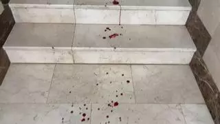 Un hombre de 37 años cose a puñaladas a su expareja de 60 años en un piso de Las Fuentes