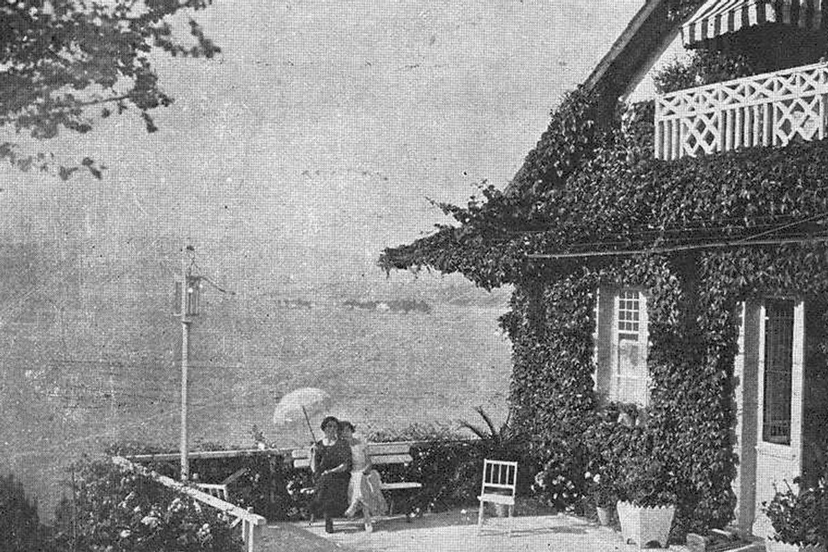 Foto en «Vida Gallega» (1923) de la finca La Chicharra, en Rande, donde fue rodada en parte «Maruxa». | PACHECO