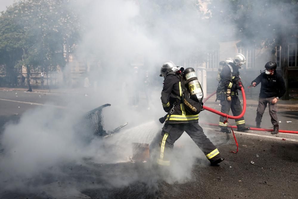 Disturbis a París durant la manifestació de l'1 de maig