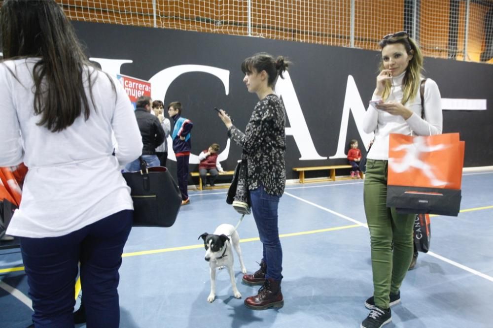 Entrega de dorsales de la Carrera de la Mujer