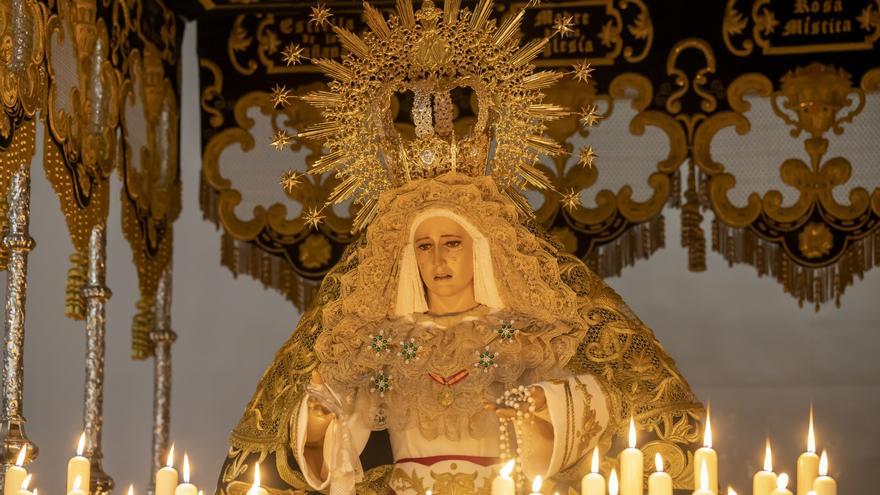 Procesión de Las Mantillas de la Cofradía de Nuestra Señora de la Esperanza y de La Paz en Torrevieja. Domingo de Ramos 2023