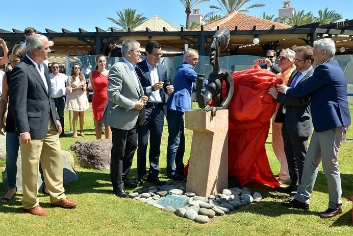 MONUMENTO BARES JAIME URRUTIA MELONERAS COCA COLA