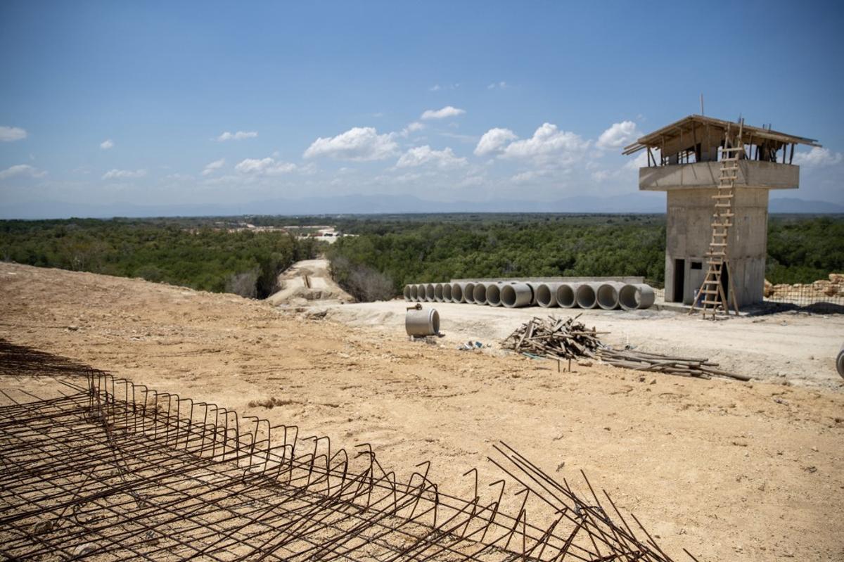 La República Dominicana construye una valla como la de Melilla con participación española