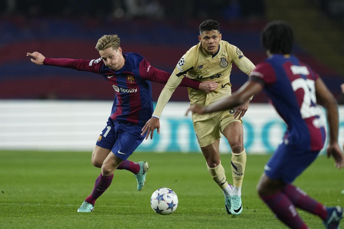 De Jong, durante el encuentro ante el Oporto