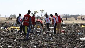 fcasals47295023 red cross team work amid debris at the crash site of ethiopi190310143306