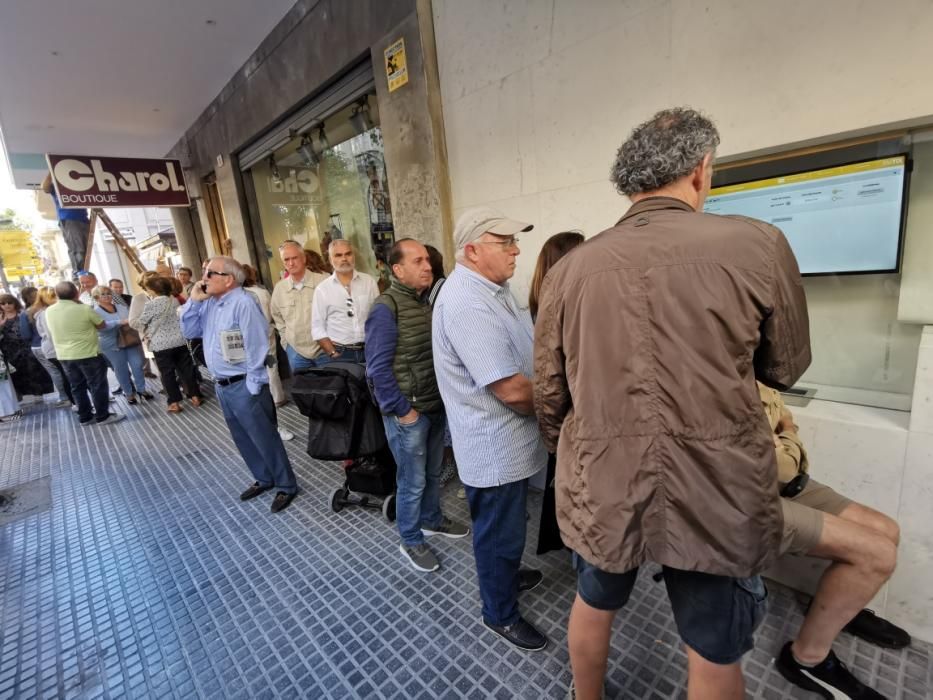 A las 11.00 horas de la mañana se abrían las taquillas del teatro de la calle Córdoba, con unas 30 personas esperando para hacerse con su entrada para 'A Chorus Line'.