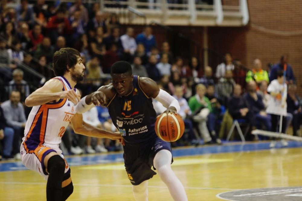 El Oviedo Baloncesto y el Palencia, en imágenes