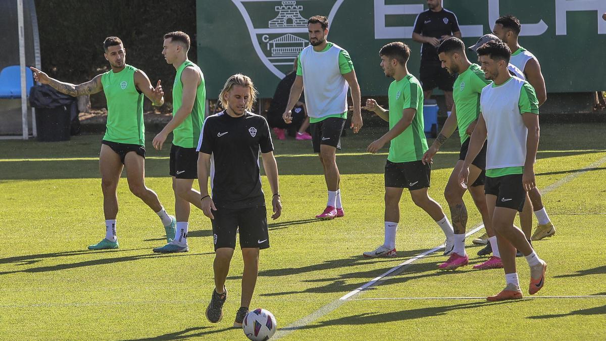Entrenamiento del Elche CF esta semana para preparar el partido ante el Burgos
