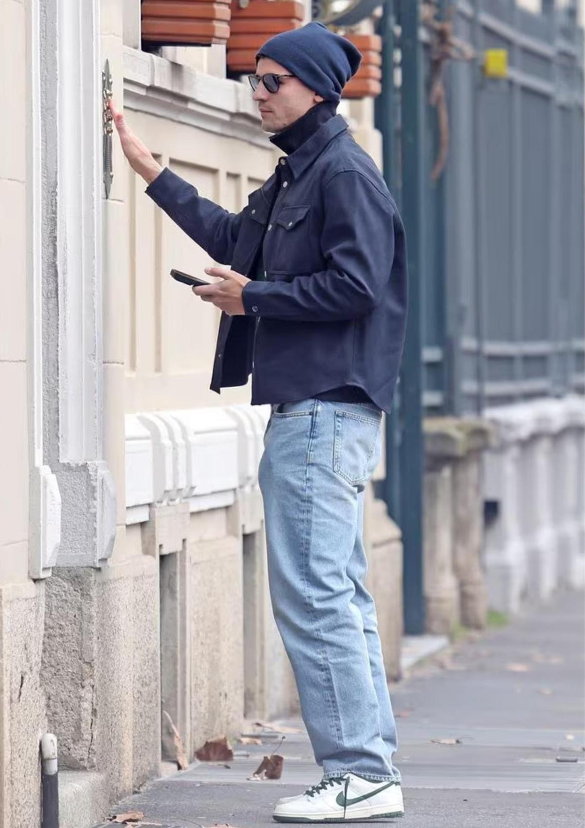 Álvaro Morata llega a la casa familiar en Milán.