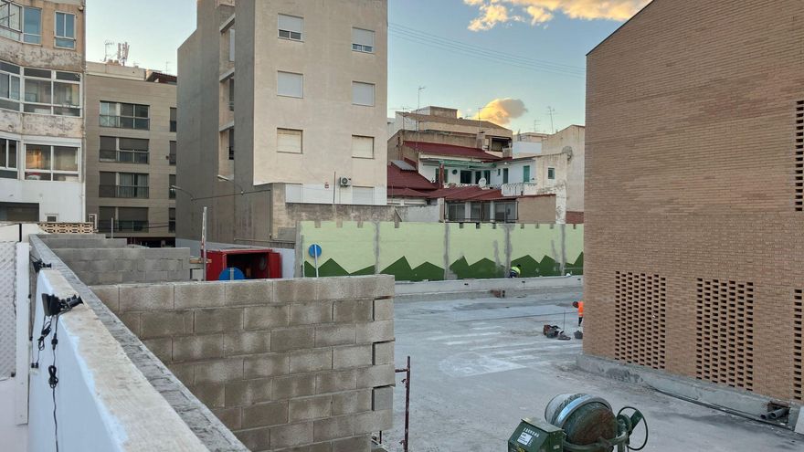 Desasosiego entre los vecinos de la calle que envuelve el mercado de Sant Joan