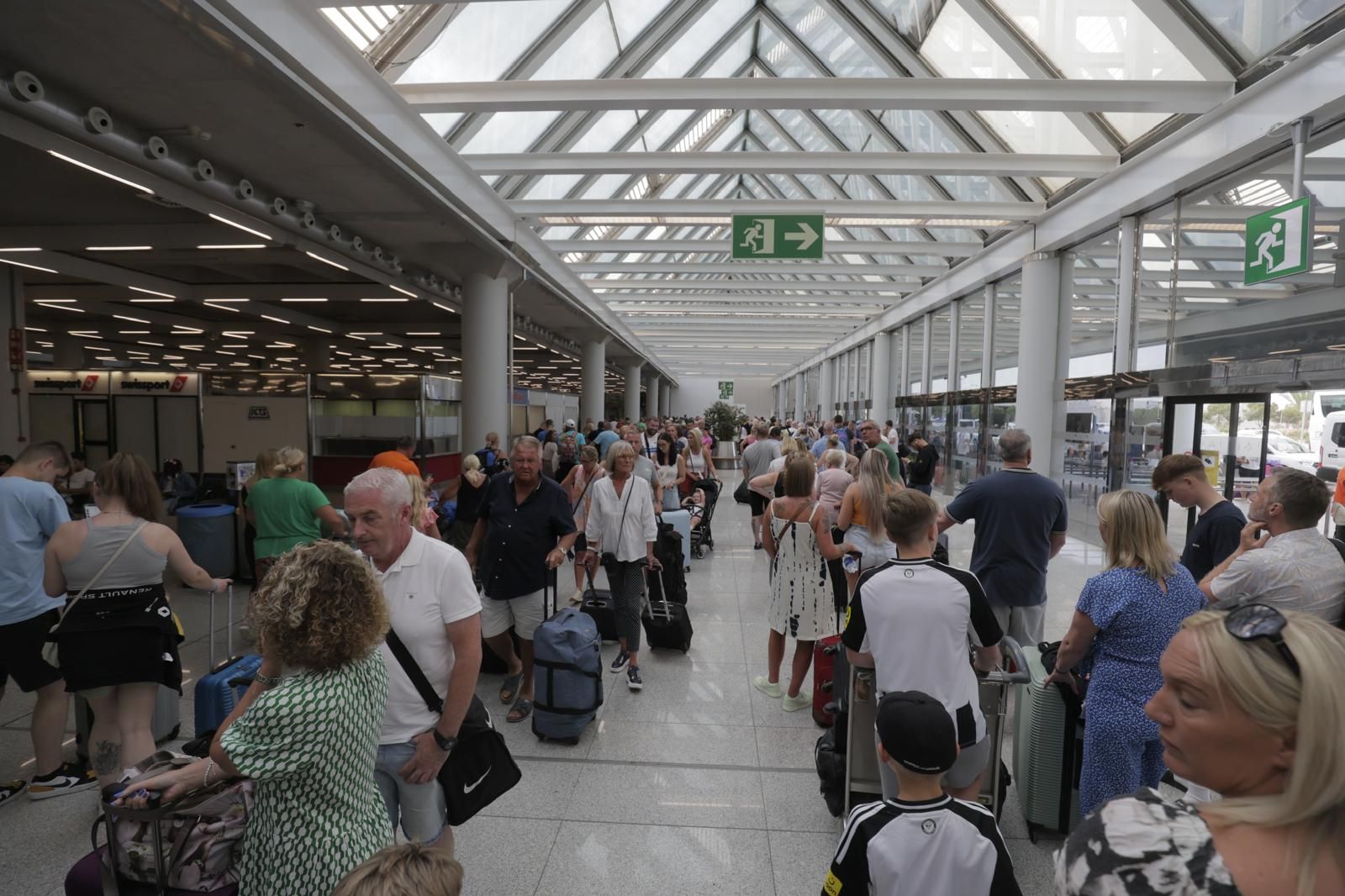 El colapso en el aeropuerto de Palma, en imágenes