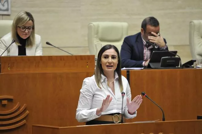 La ley para salvar Valdecañas sale adelante solo con los votos del PSOE