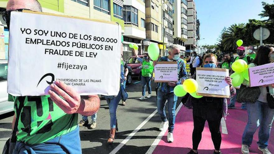 Protesta de empleados públicos que reclaman estabilidad el pasado mes de febrero.