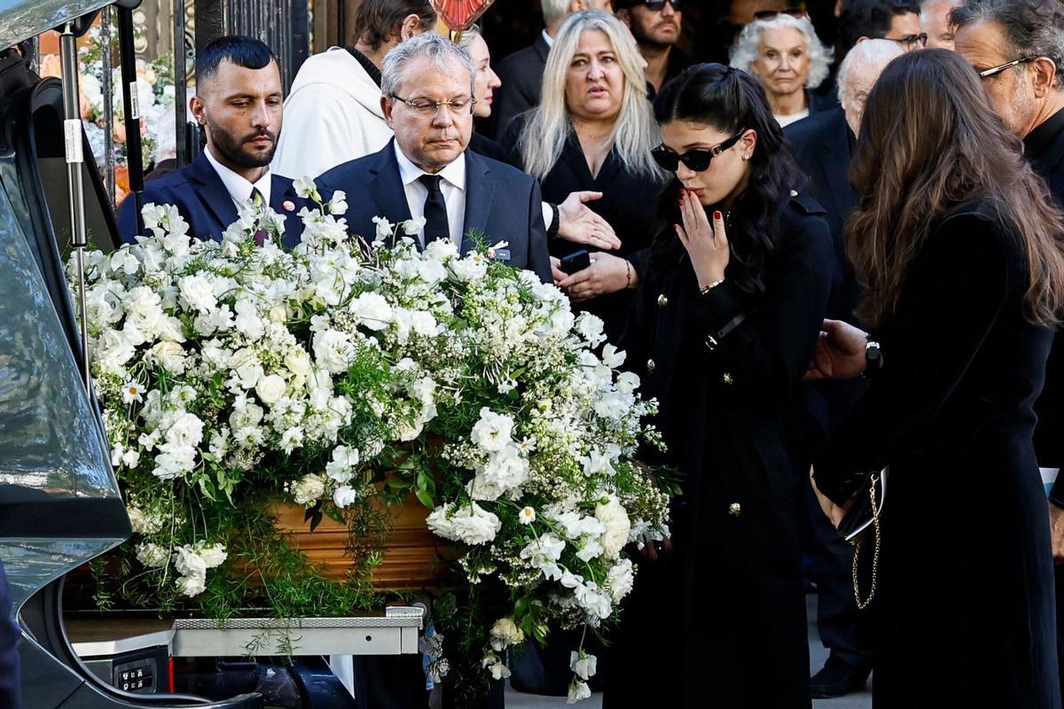 Nadia Fares' daughters Cylia Chasman (2R) blows a kiss towards the coffin of her mother after the funeral ceremony at the Saint-Jean de Montmartre church in Paris on April 24, 2026. Nadia Fares died on April 17, 2026, aged 57, after being found unconscious in a swimming pool in Paris and several days in a coma. (Photo by SIMON WOHLFAHRT / AFP)