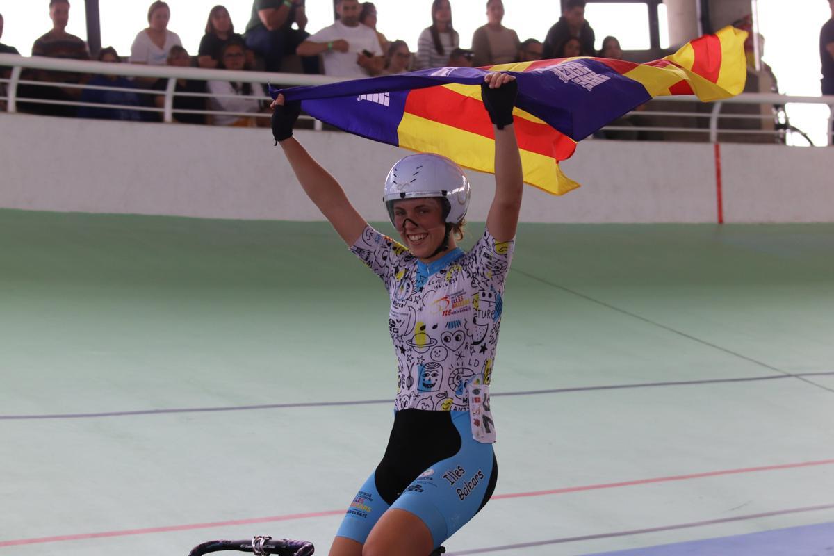 julia murphy, campeona de España junior de Keirin junior. Cicllismo en pista