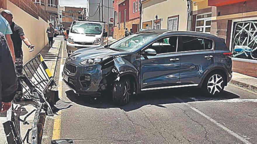 Colisiona ebrio contra un colegio en Ingenio