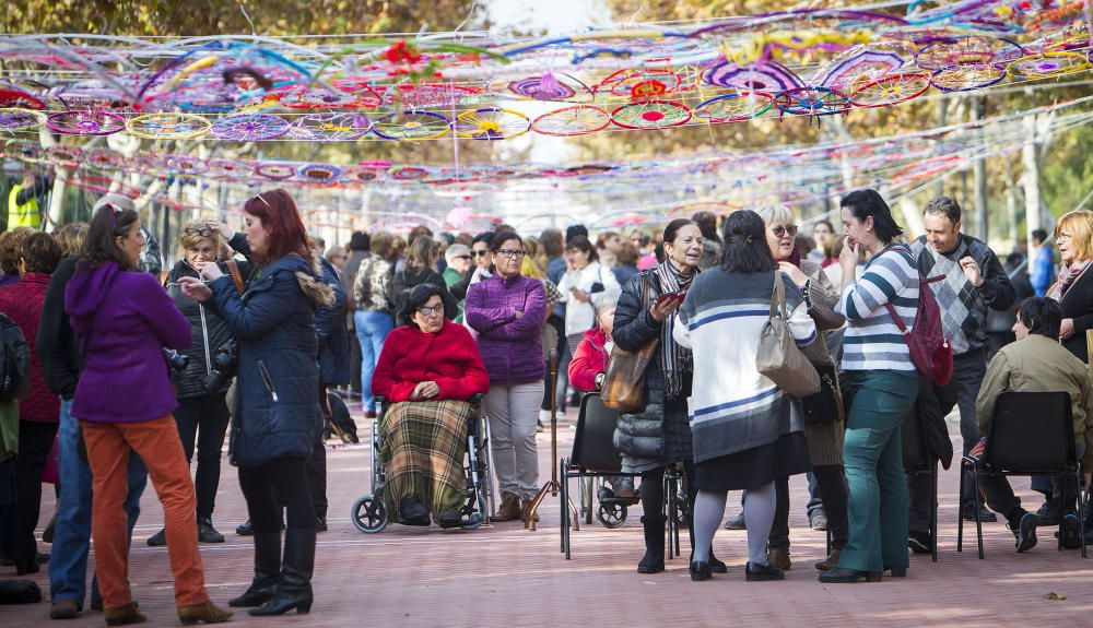 Castelló cubre el Passadís de les Arts con mandalas de lana