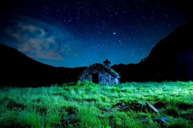 Reserva Starlight de Andorra: cabaña de piedra