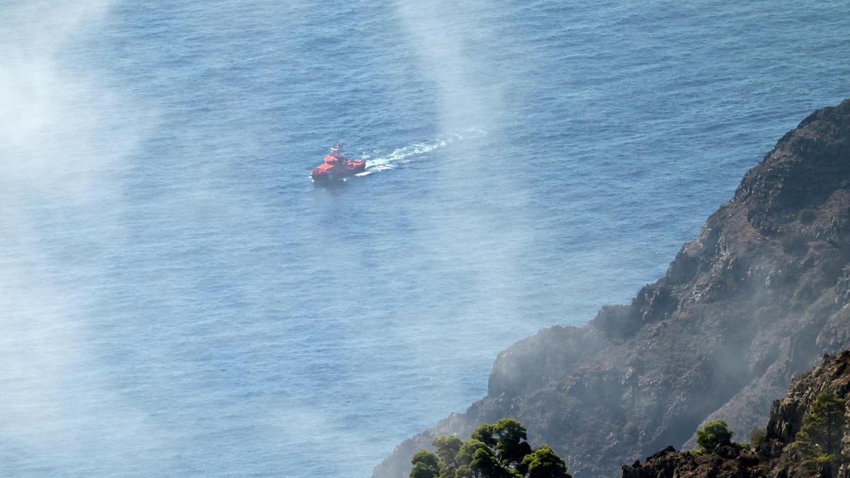 9 muertos y 48 desaparecidos al volcar un cayuco en El Hierro durante la operación de rescate