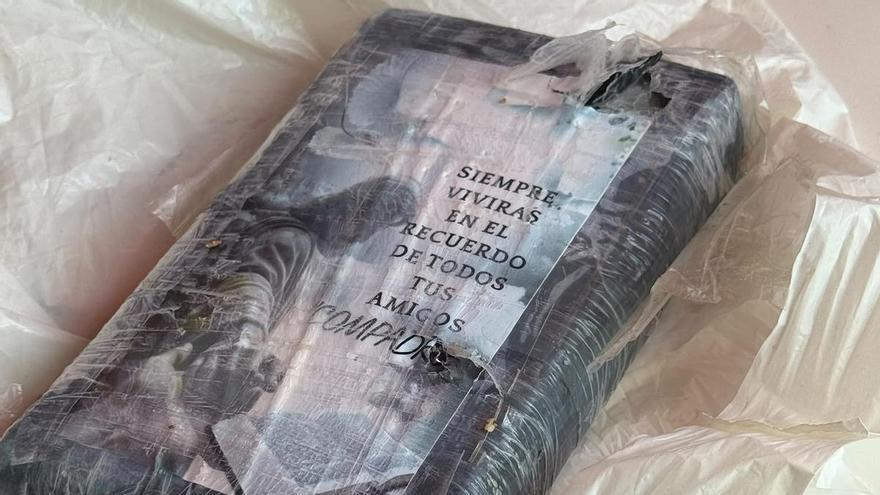 Banyistes troben paquets de cocaïna amb estampetes d'un Crist a platges catalanes