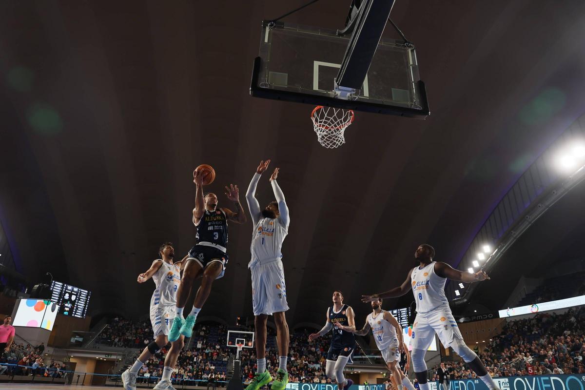 Todas las imágenes de la victoria del Alimerka Oviedo Balontesto ante el Melilla (101-70) en el Palacio de los Deportes