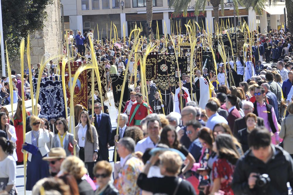 El calor es el gran protagonista en la procesión del Domingo de Ramos en Elche