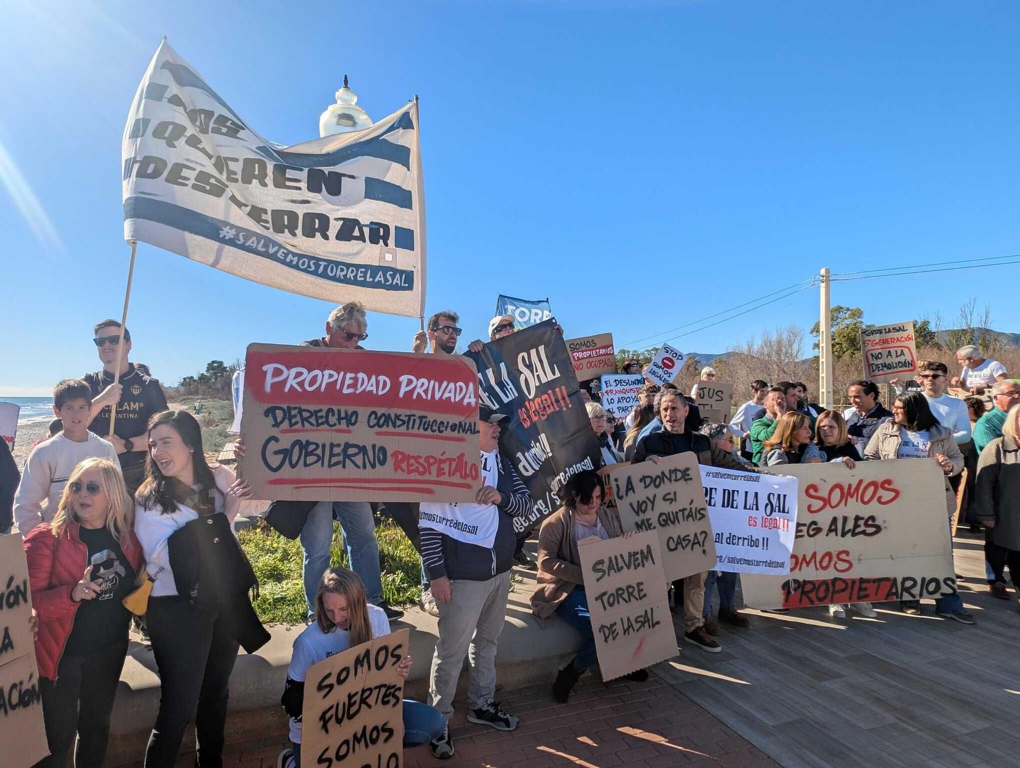 Las imágenes de la manifestación contra el derribo de Torre la Sal
