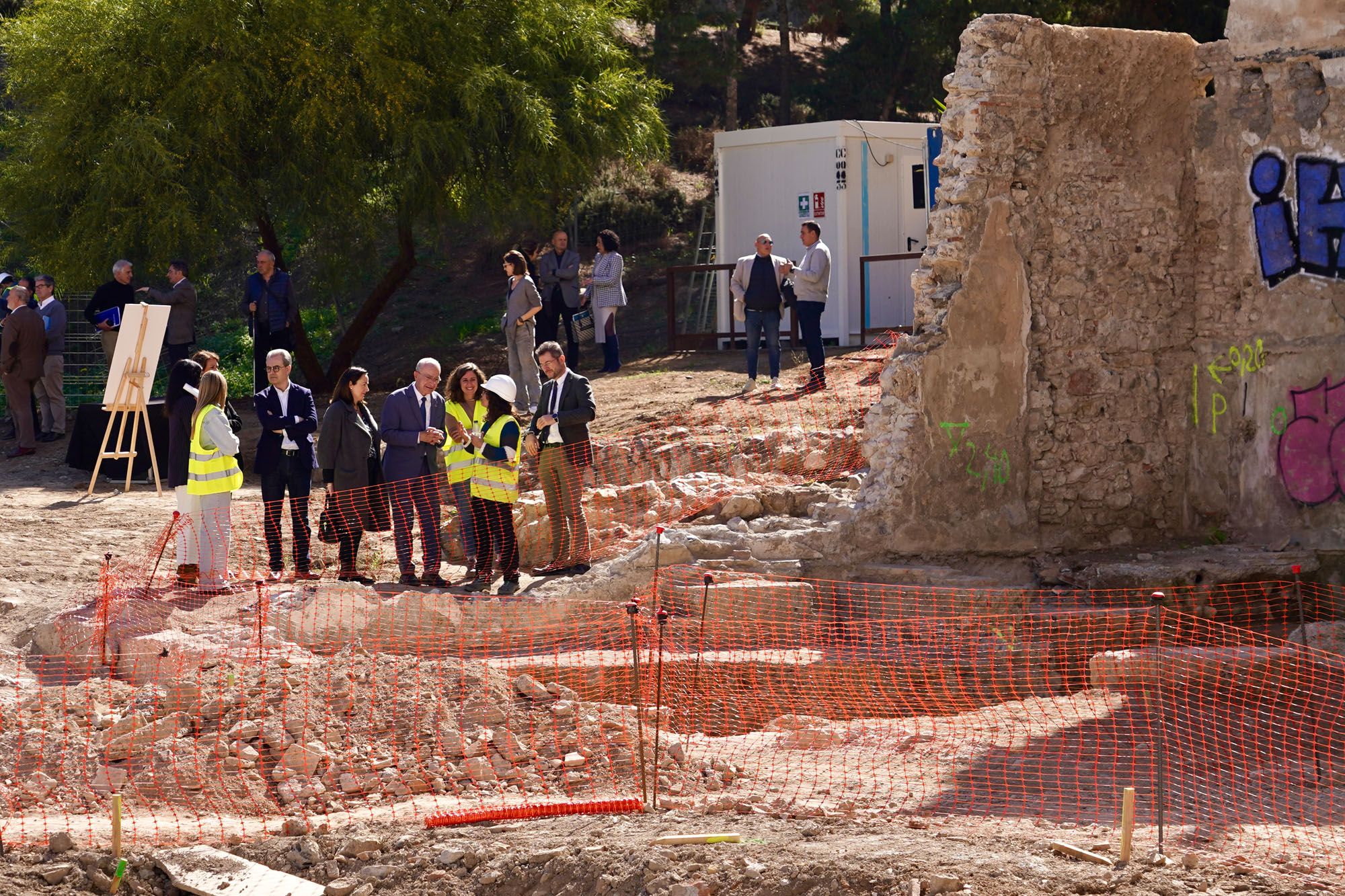 Colocación de la primera piedra del futuro Neoalbéniz, en febrero de 2024.