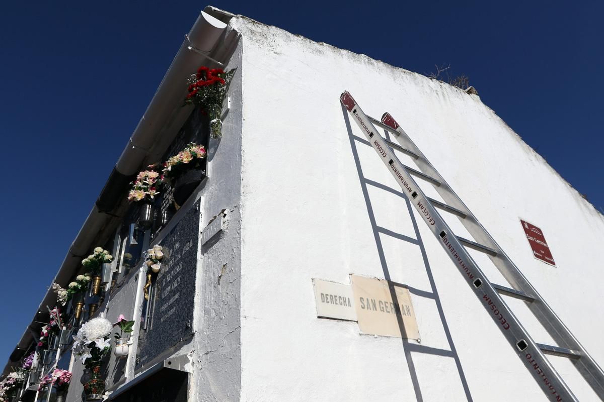 Cientos de cordobeses visitan los cementerios