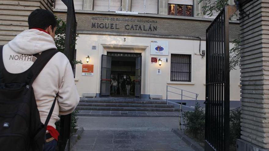 Siete menores se cuelan en el Miguel Catalán para intentar robar