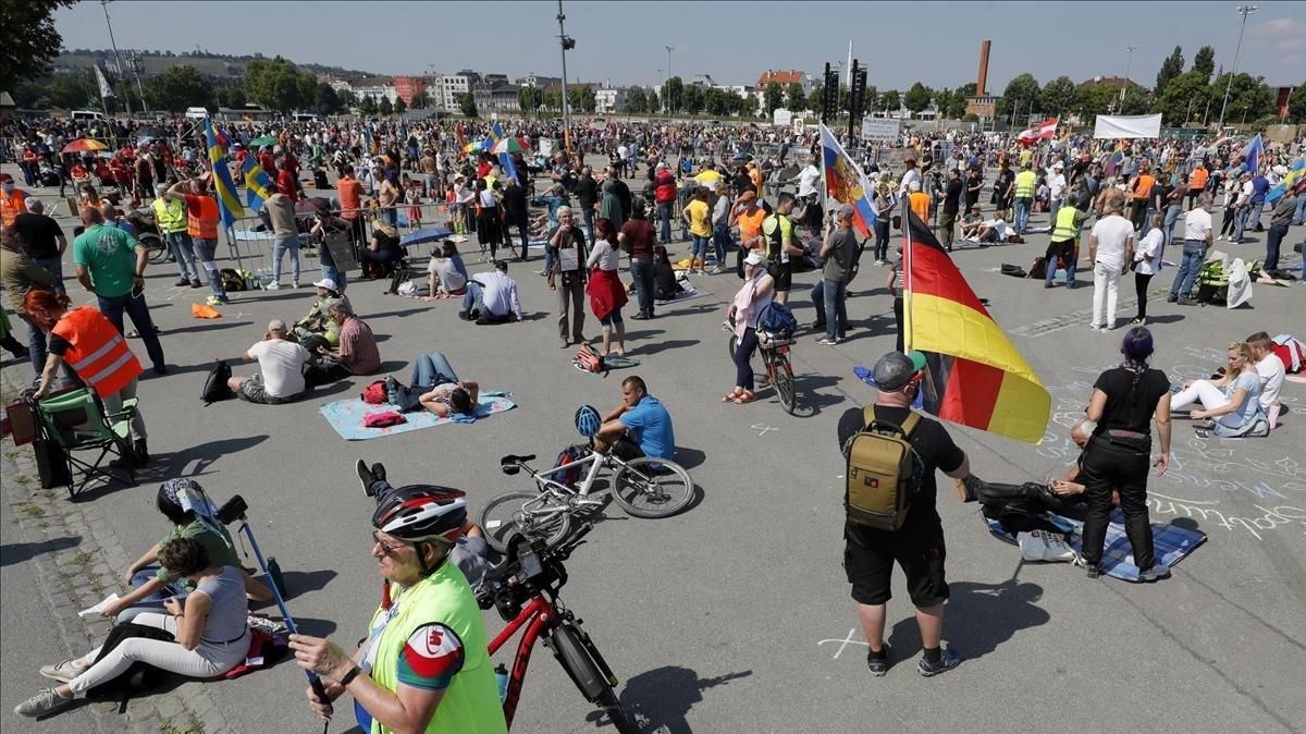 zentauroepp53436755 stuttgart  germany   16 05 2020   people stand during a demo200516175128