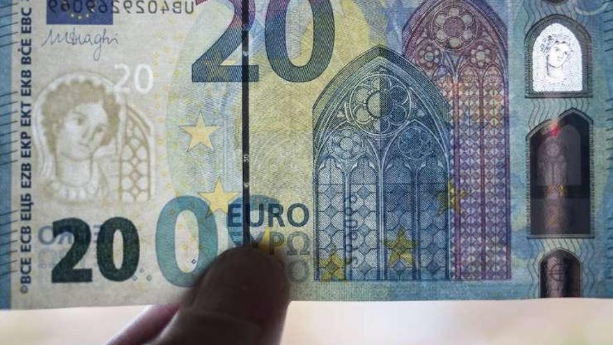 El nuevo billete de 20 euros, al trasluz.
