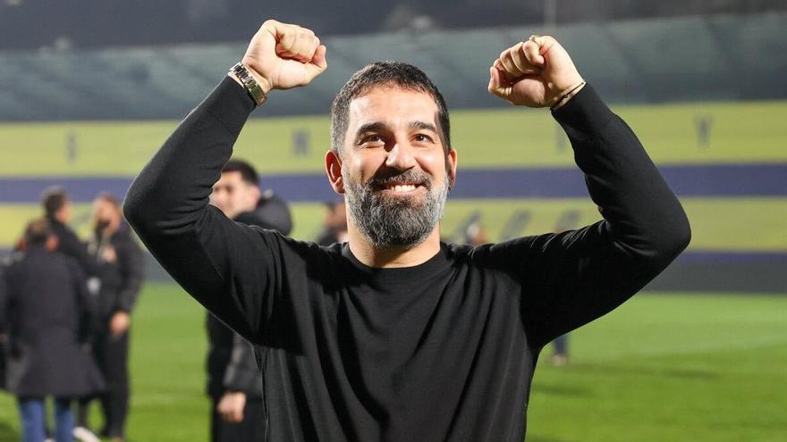 Arda Turan celebra el ascenso de su equipo