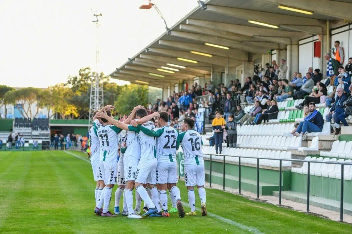 El Juventud Torremolinos CF festeja un gol