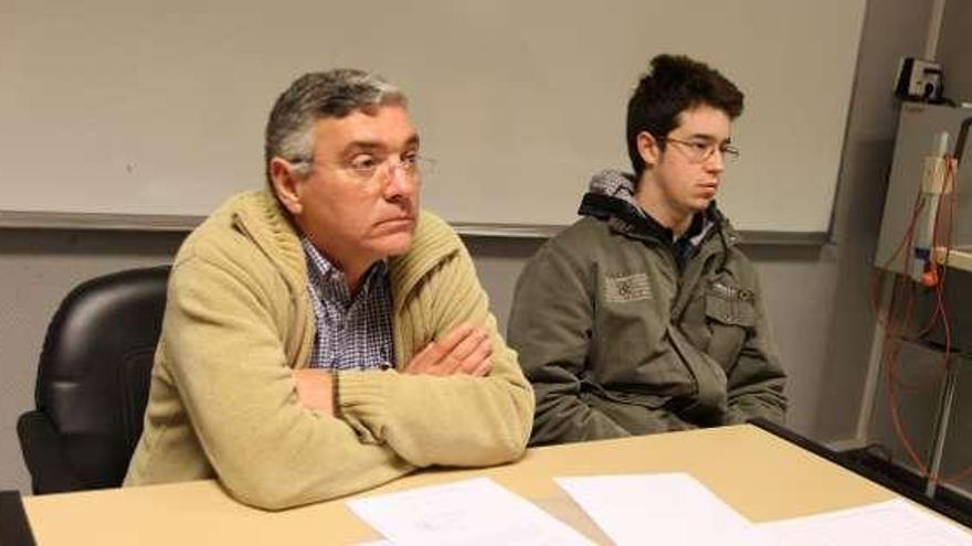 Araújo, presidiendo una reunión de la junta de Físicas.  // Iñaki Osorio