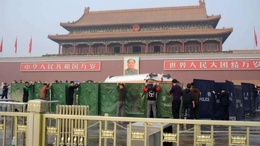 5 Muertos y 38 heridos tras incendiarse un automóvil en la plaza de Tiananmen