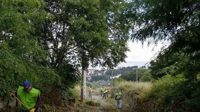 Reunión con vecinos en Barbadás. // FdV