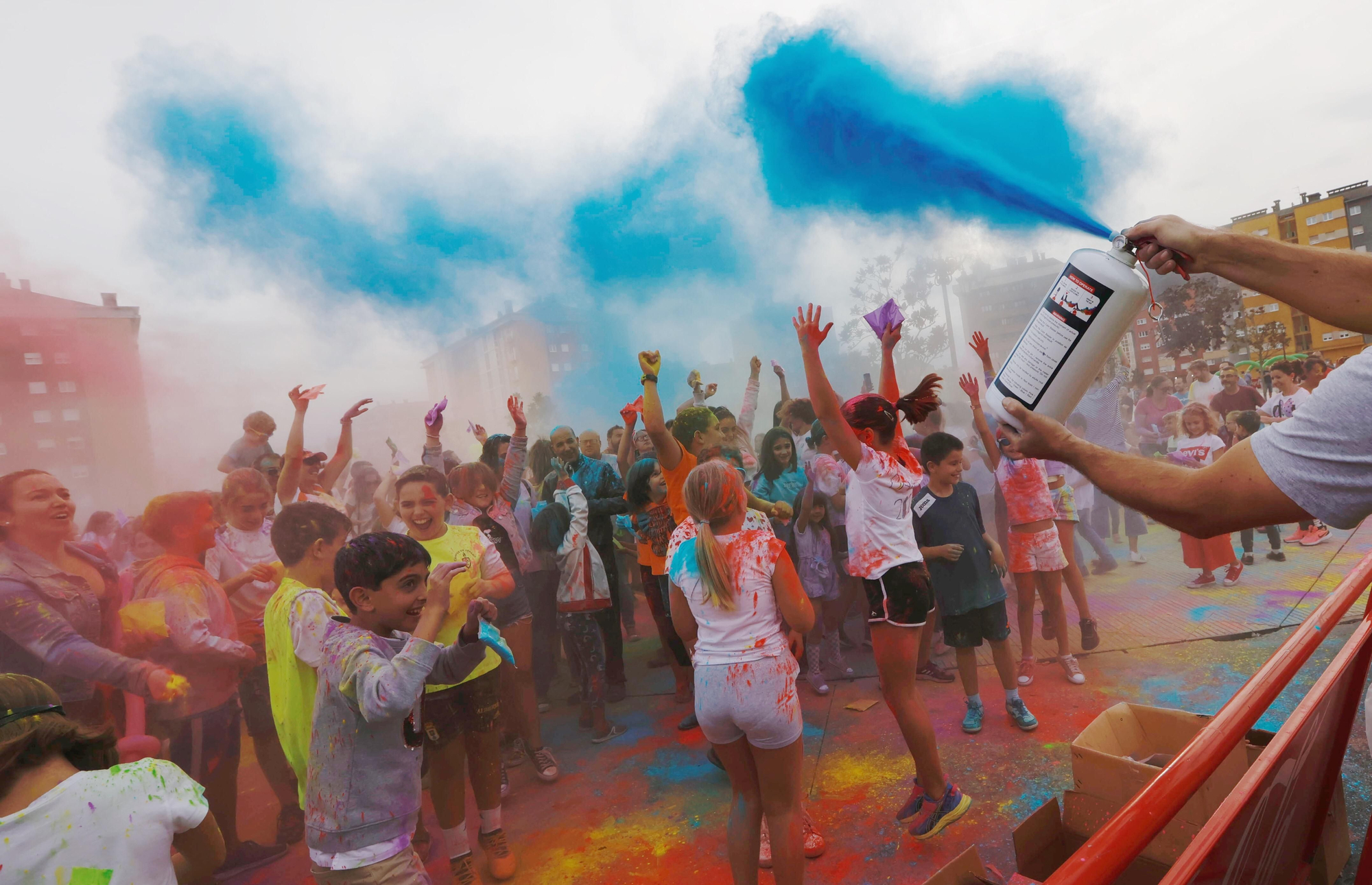 EN IMÁGENES: Así fue la "Holi party" de San Mateo en La Corredoria