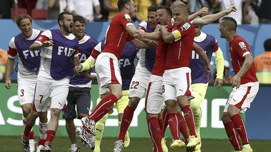 Suiza asesta un mazazo a Ecuador en el tiempo añadido (2-1)