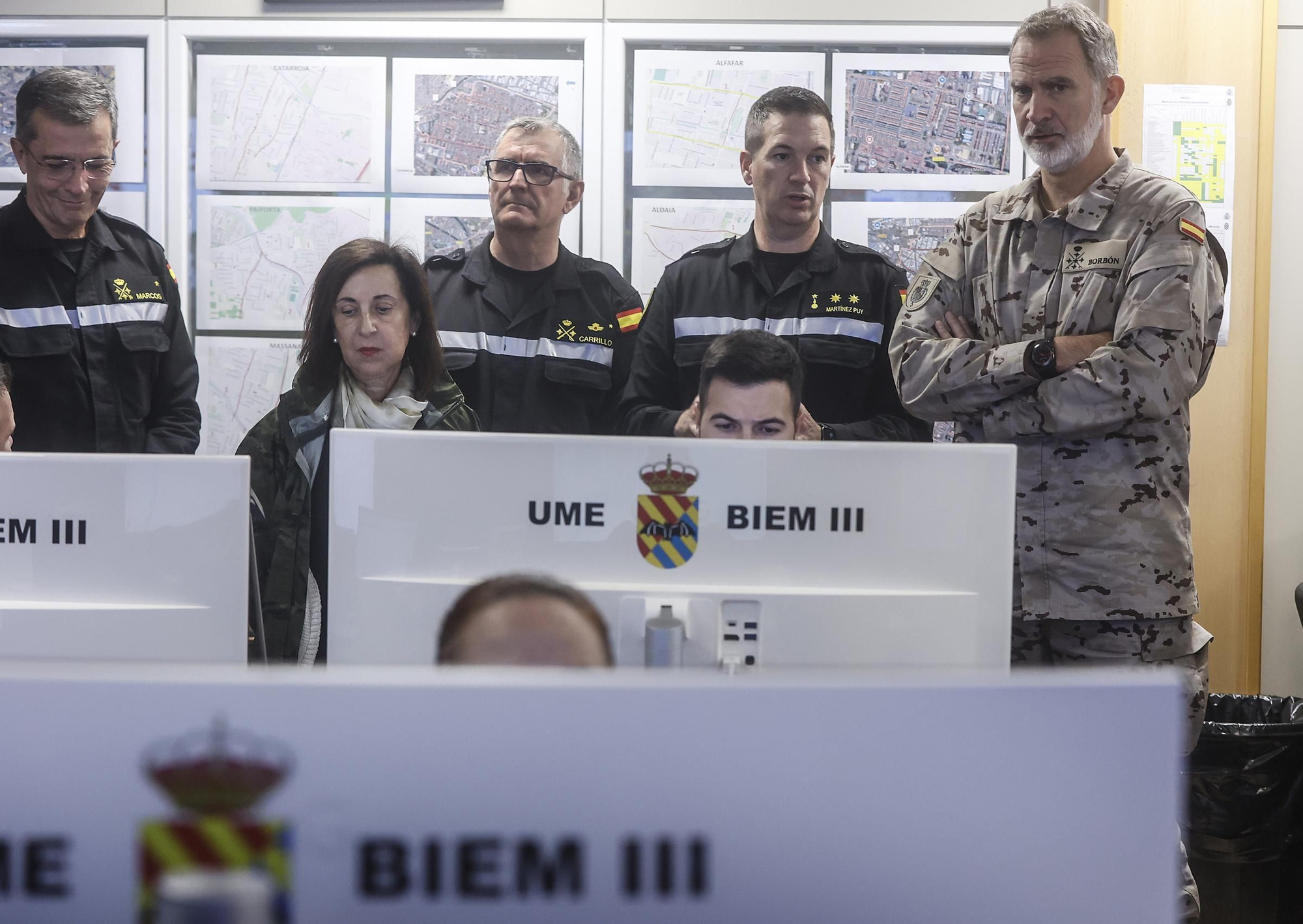 Felipe VI visita las unidades militares desplegadas en Valencia a consecuencia de la DANA
