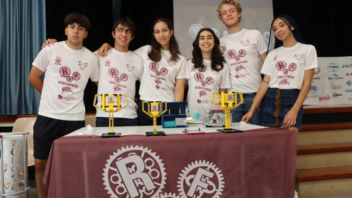 Los miembros de Robosapiens, el equipo del Sant Pere premiado en la fase internacional de la First Lego League
