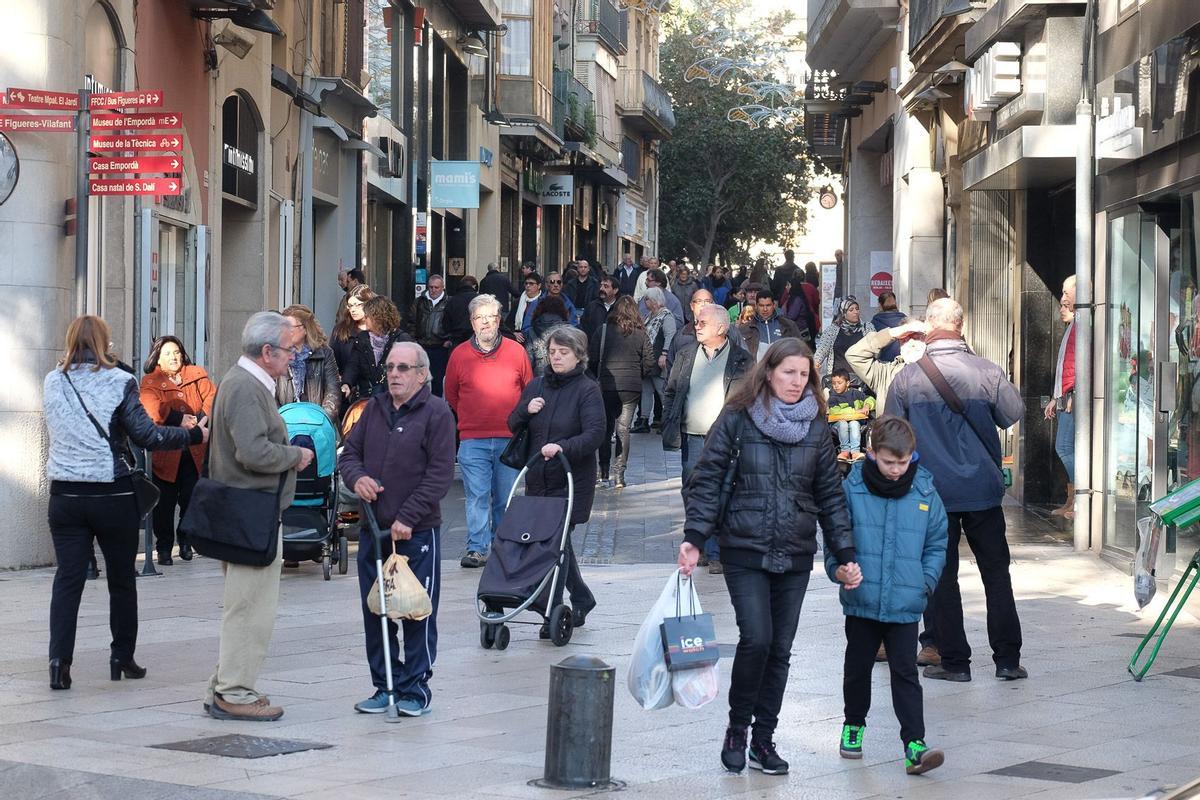 Ambient comercial a Figueres, en una imatge d'arxiu.
