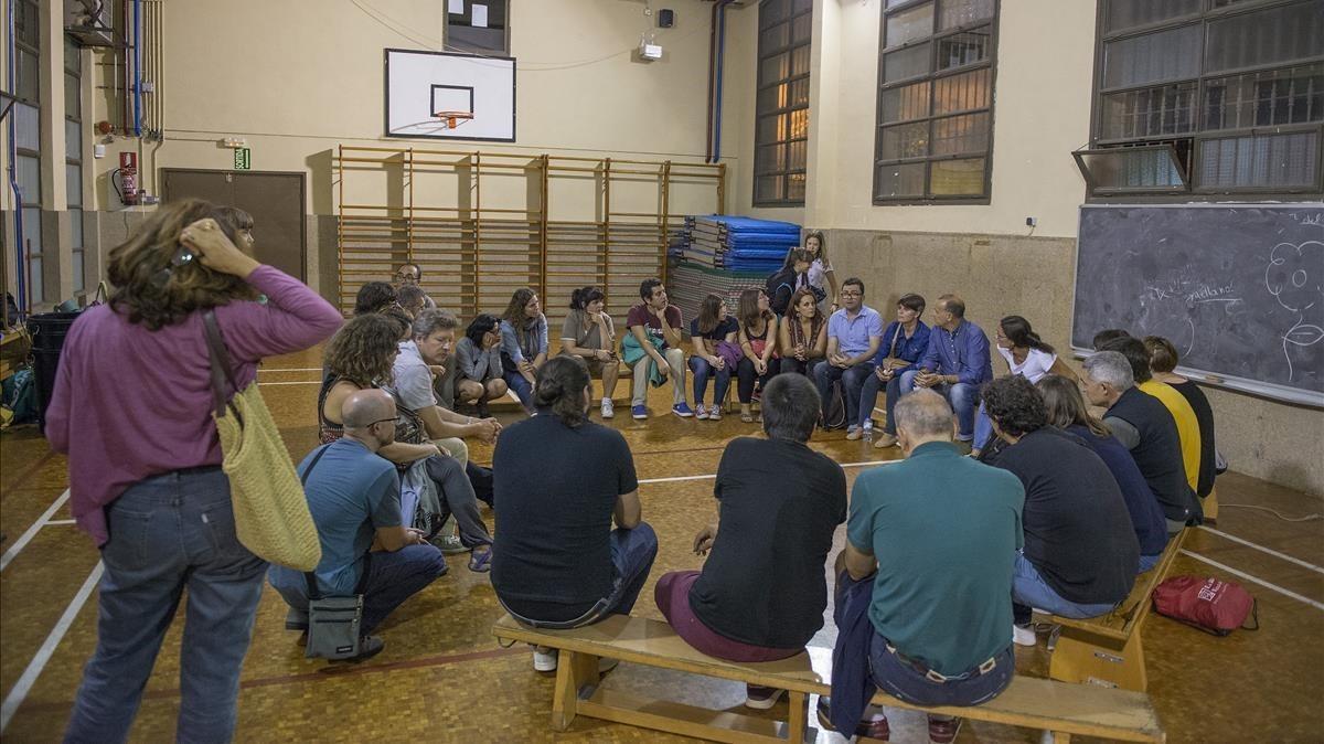 zentauroepp40348570 barcelona  29 09 2017 gente encerrada en los colegios electo170930085120