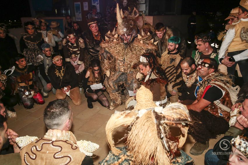 Suelta de la Mussona en el Carnaval de Águilas