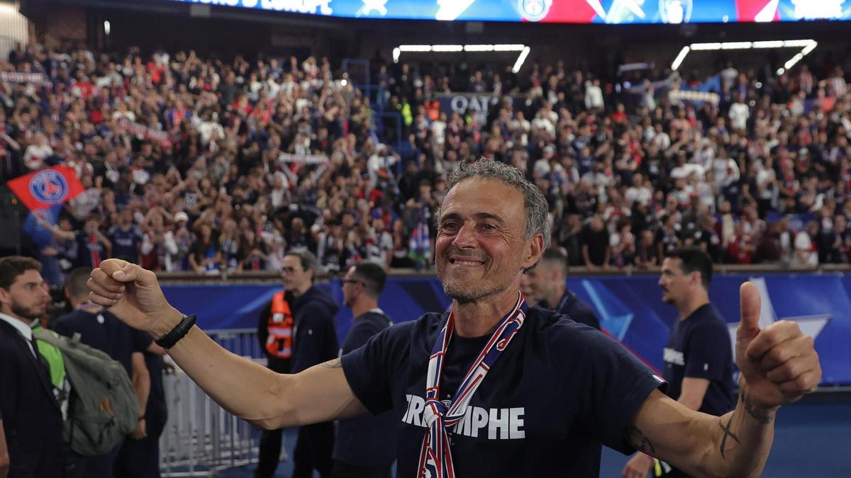 Luis Enrique celebra el título de la Champions League en el Allianz Arena
