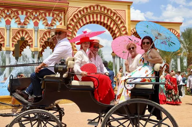 Amigos y familiares en El Arenal el viernes de feria