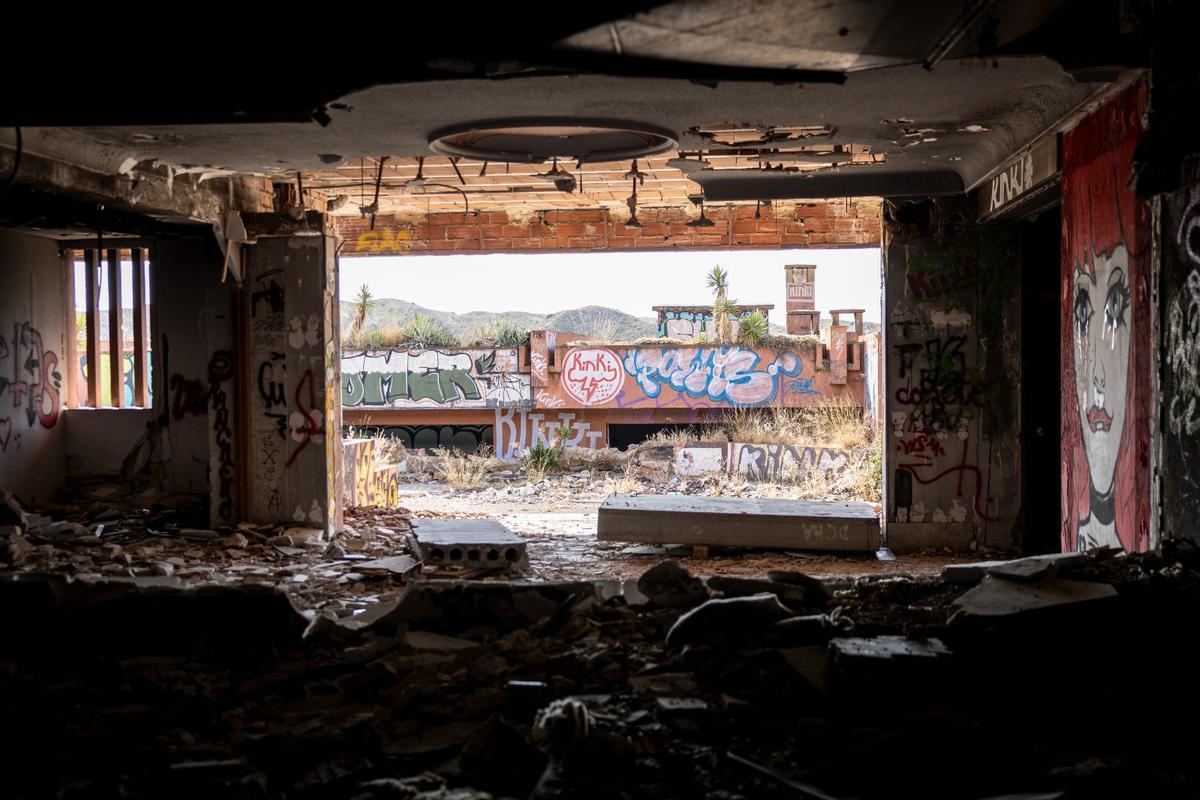 El fin de unas ruinas emblemáticas: Alfajarín despeja el camino para el derribo del casino de Montesblancos