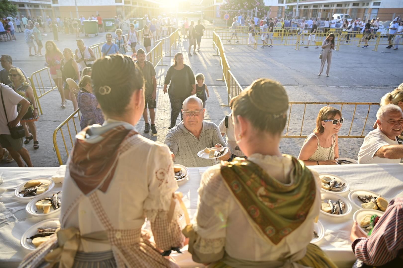 Galería | Torrà de sardinas en el Grau en Sant Pere